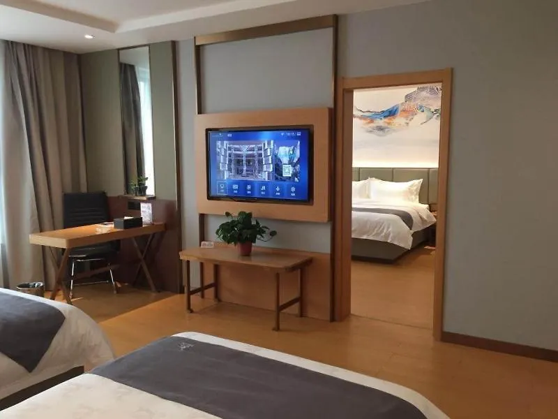 Greentree Eastern Xiangyang Zhongyuan West Road Hotel Pujang