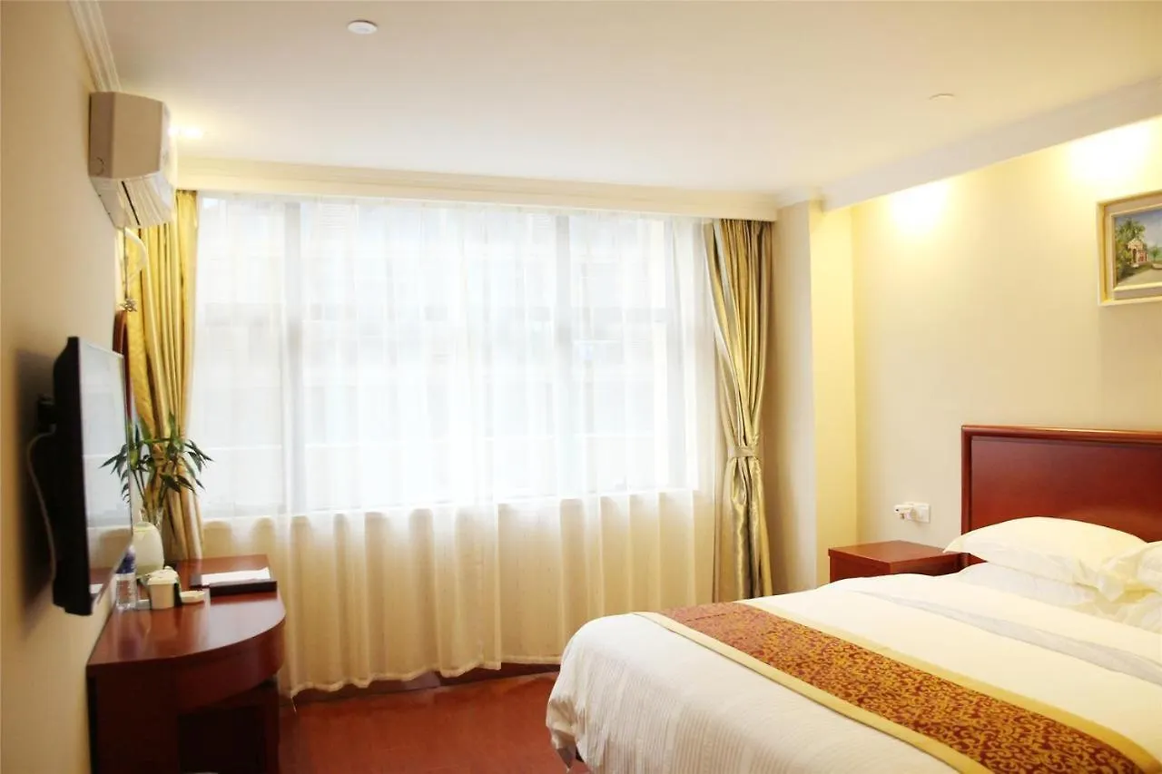 Greentree Eastern Xiangyang Zhongyuan West Road Hotel Pujang 4*,
